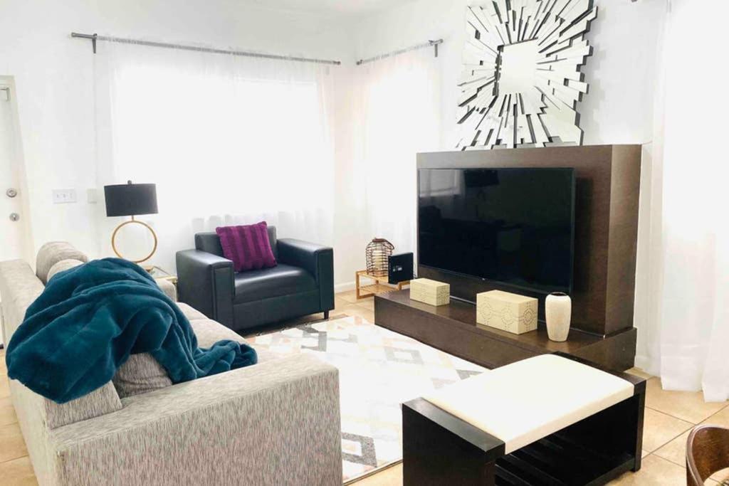 Xanadu Villas - 3 Bedroom House Or 2 Bedroom Holiday home Miami