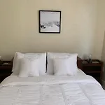 Cozy Private Room, Near The Airport - Free Parking - 01