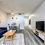 Airport Loft 1B Full Kitchen Virg 10