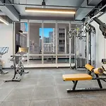 Modern Studio Downtown With Pool And Gym