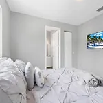 Granada Modern Luxury In Massive Mansion With Heated Pool