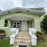 Colorful And Luminous Suite Near Mia