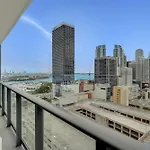 Stylish 2Br With Pool & Balcony