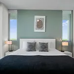 Elegant Condo 2Br W Beautiful City Views