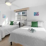Stylish 2Br With Skyline Views, Free Parking, Sleeps 8