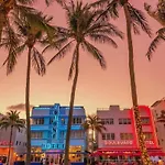 Heart Of Downtown Miami Studio Pool & Gym