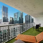 Modern Bayview Apartment In Brickell Bay