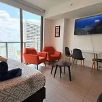 Heart Of Downtown Miami Studio Pool & Gym