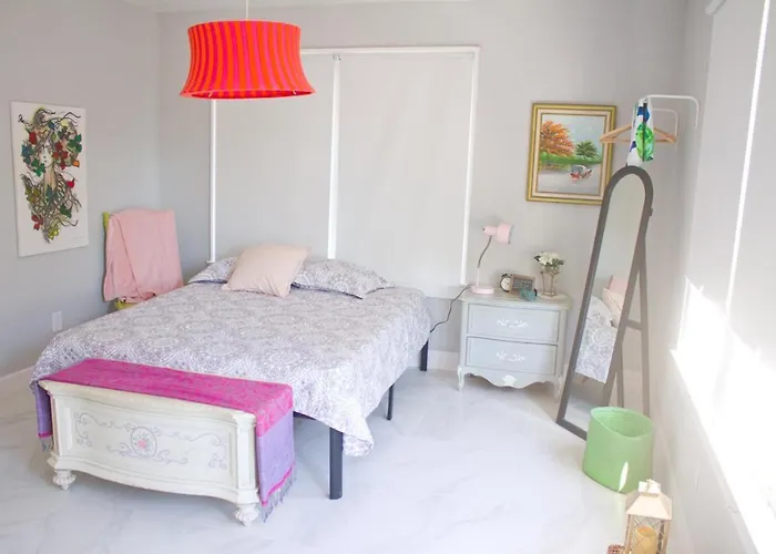 Colorful And Luminous Suite Near Mia