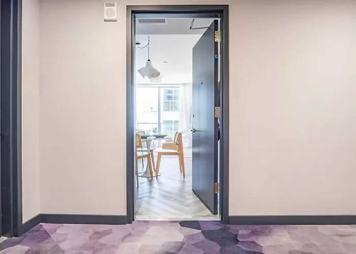 Boutique Condo In Dt Miami Perfect For Couples/Fam