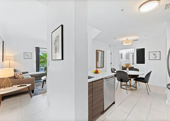 Modern Apartment In Edgewater