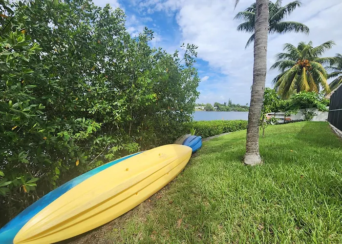 Cozy Studio With Bay Views And Porch In Aventura