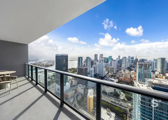 Luxe 1-Br With Stunning Downtown Views