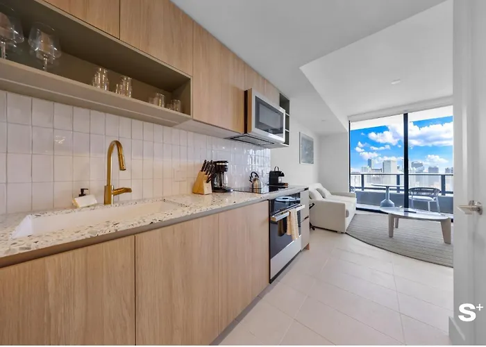 Downtown Haven Sleek 1-Br With Skyline Vistas