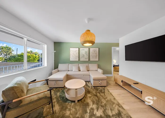 Modern 1-Br With Sleek Style