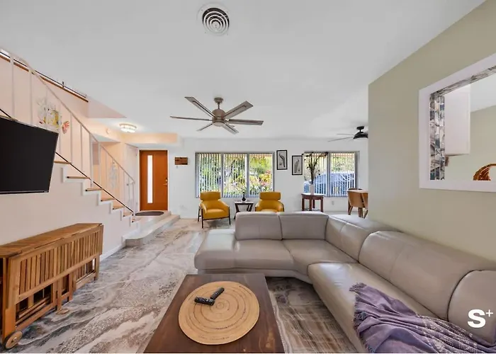 Spacious Miami Home With Garden