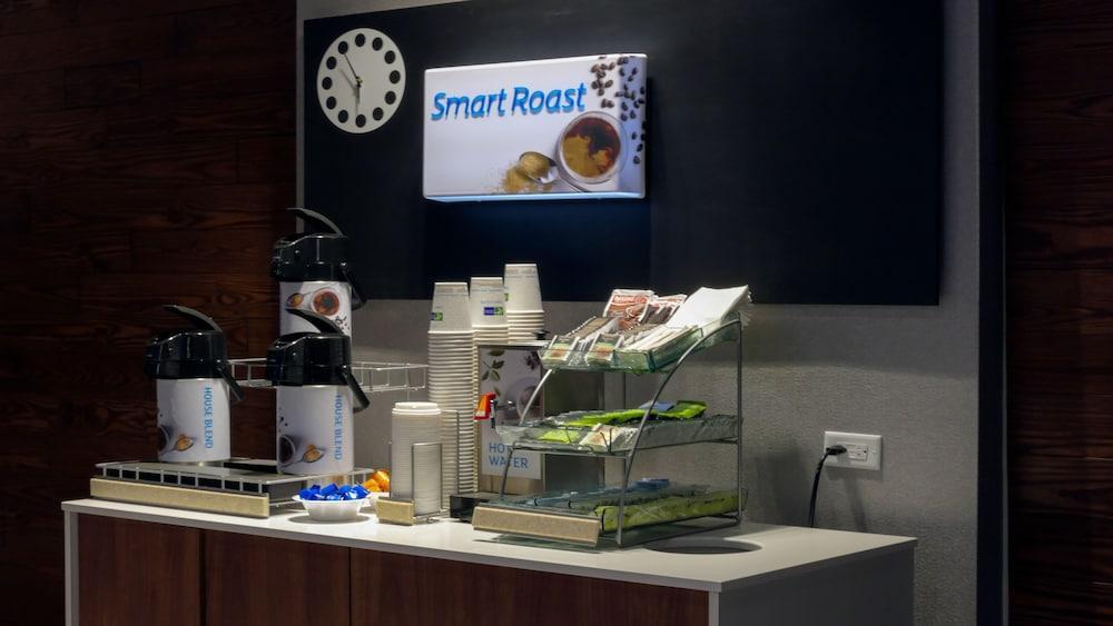 Express & Miami Airport East By Ihg