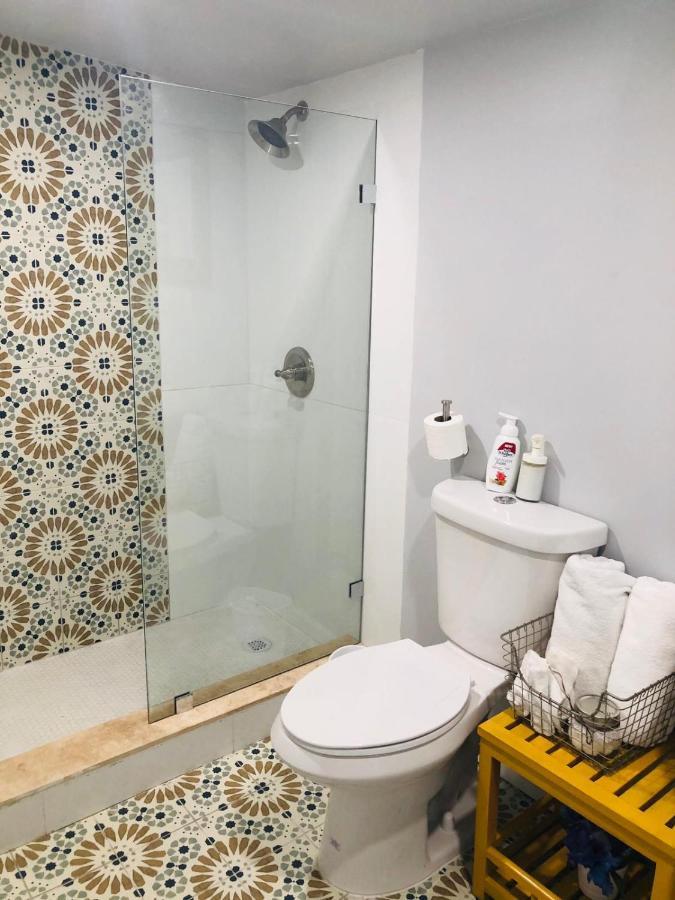 Private Steps From Calle 8 Apartment *