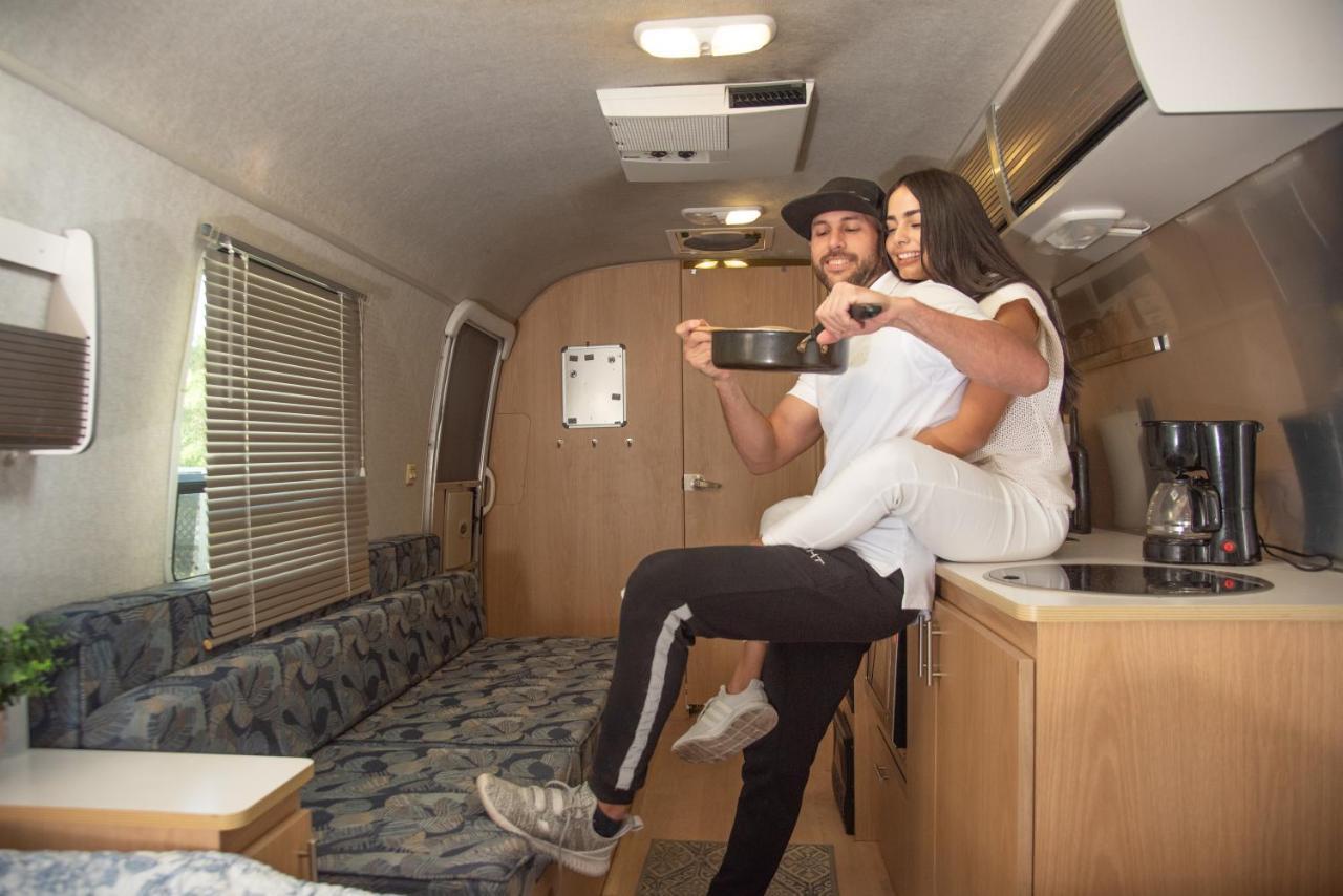 Apartment Airstream In The Center Of It *