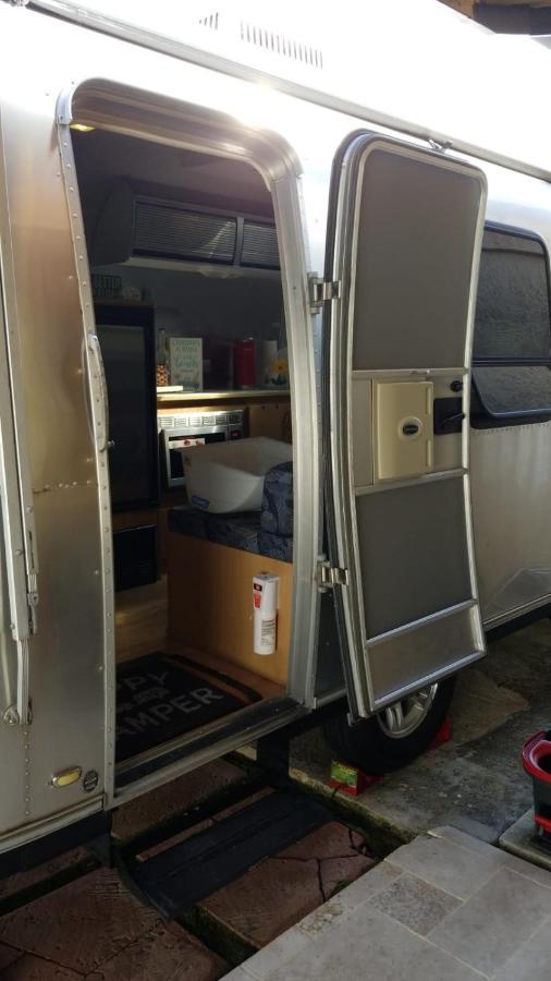 Airstream In The Center Of It Apartment Miami