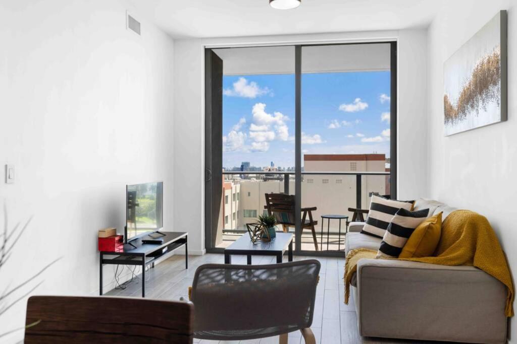 Gorgeous Modern Apt In The Center Of Downtown *