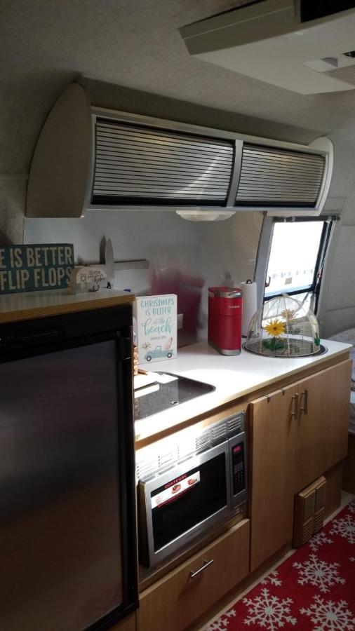 Apartment Airstream In The Center Of It