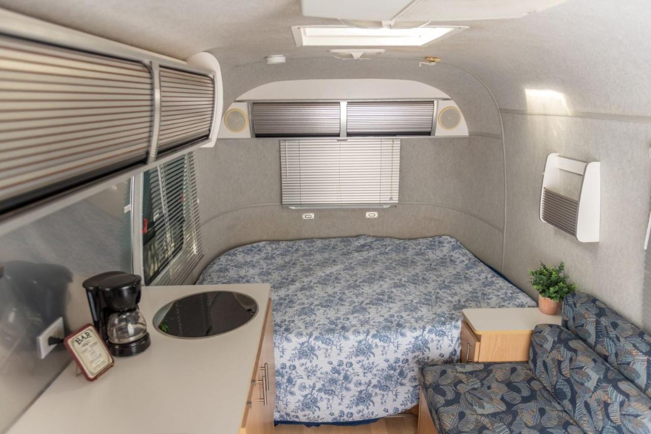 Airstream In The Center Of It Apartment *