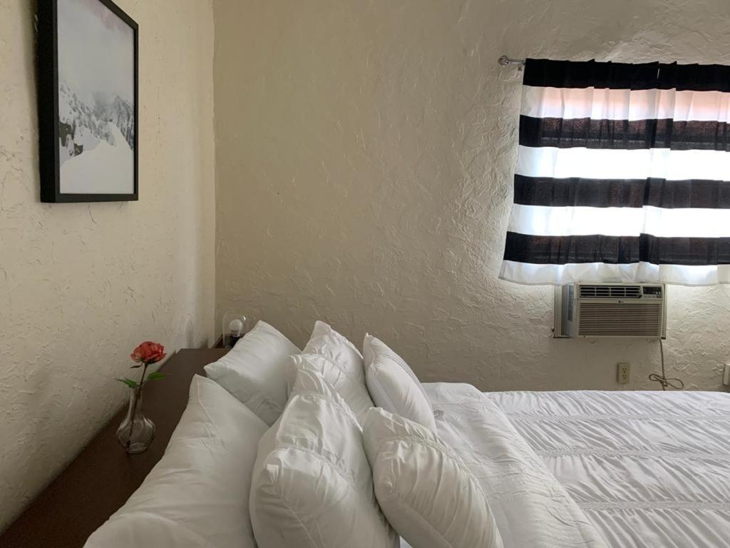Cozy Private Room, Near The Airport - Free Parking - 01 *