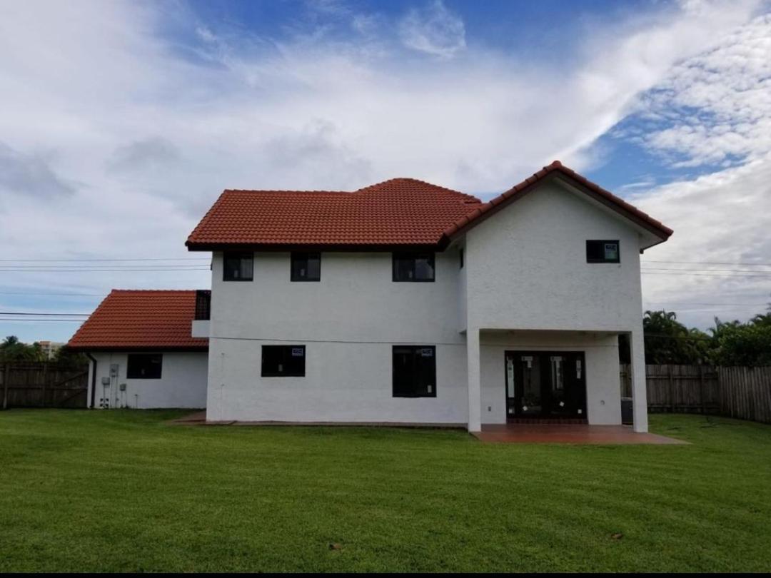 Homestay Spanish Style House - Free Parking *