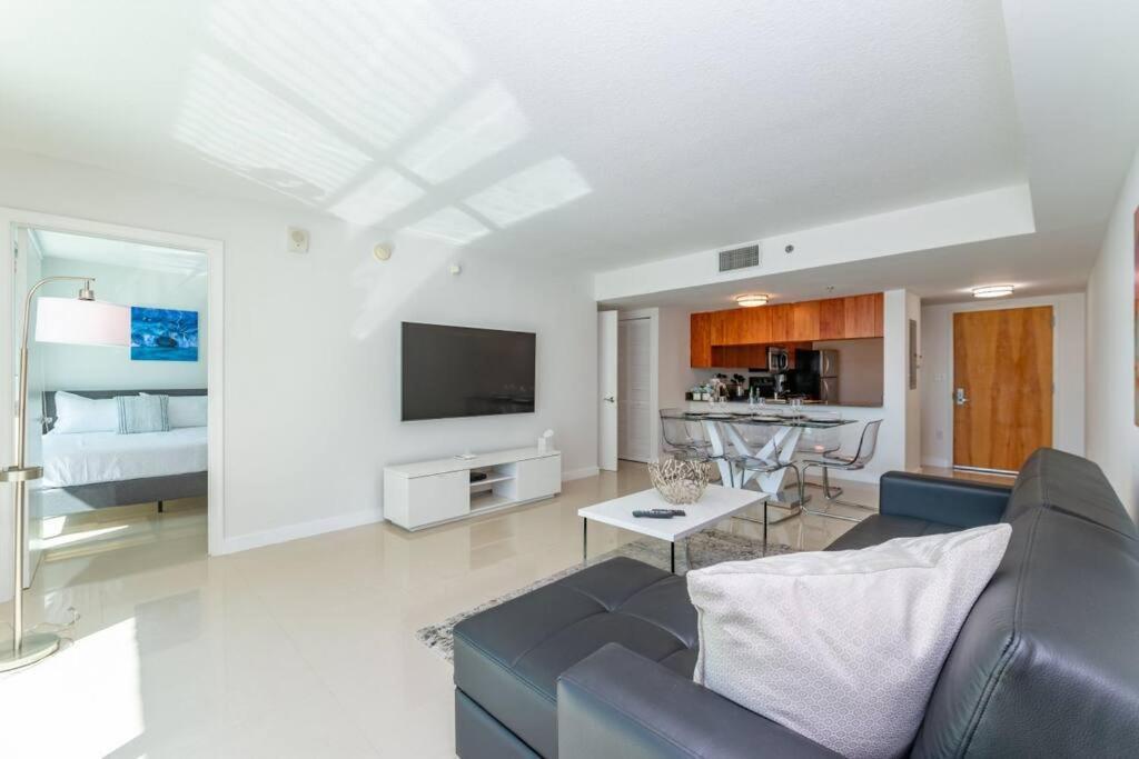 Apartment Stunning 2br With Ocean View At Brickell, Free Parking *
