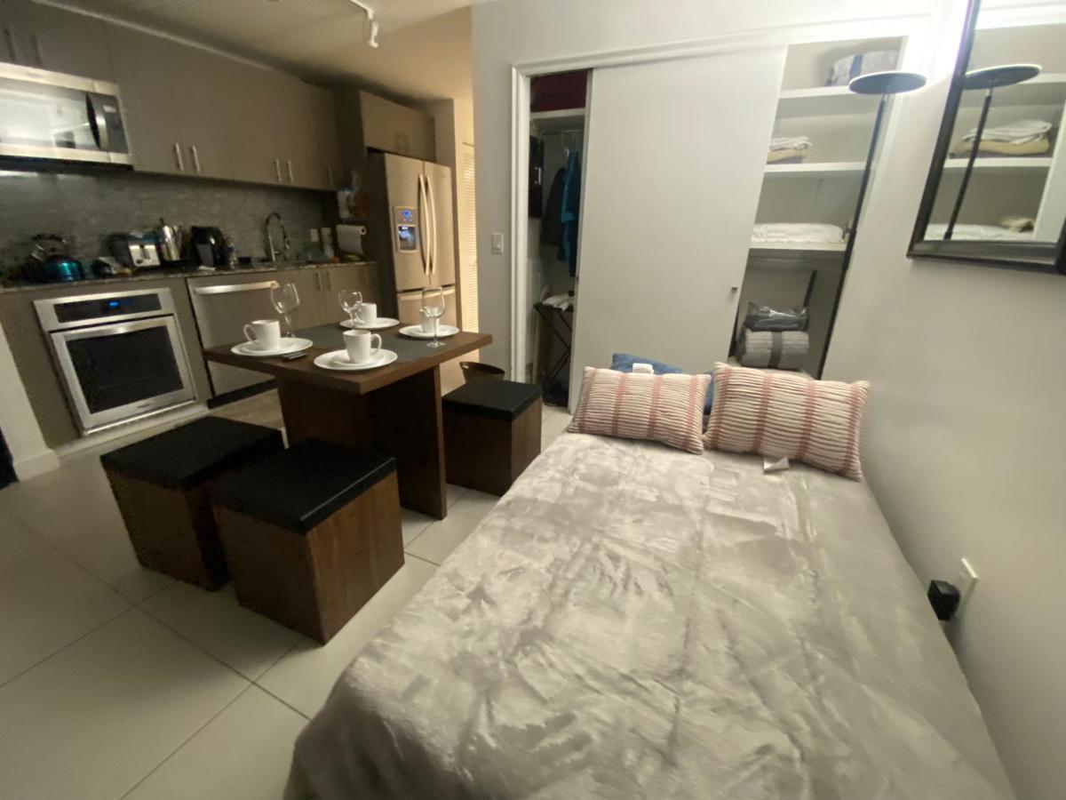 Apartment 5350 Park