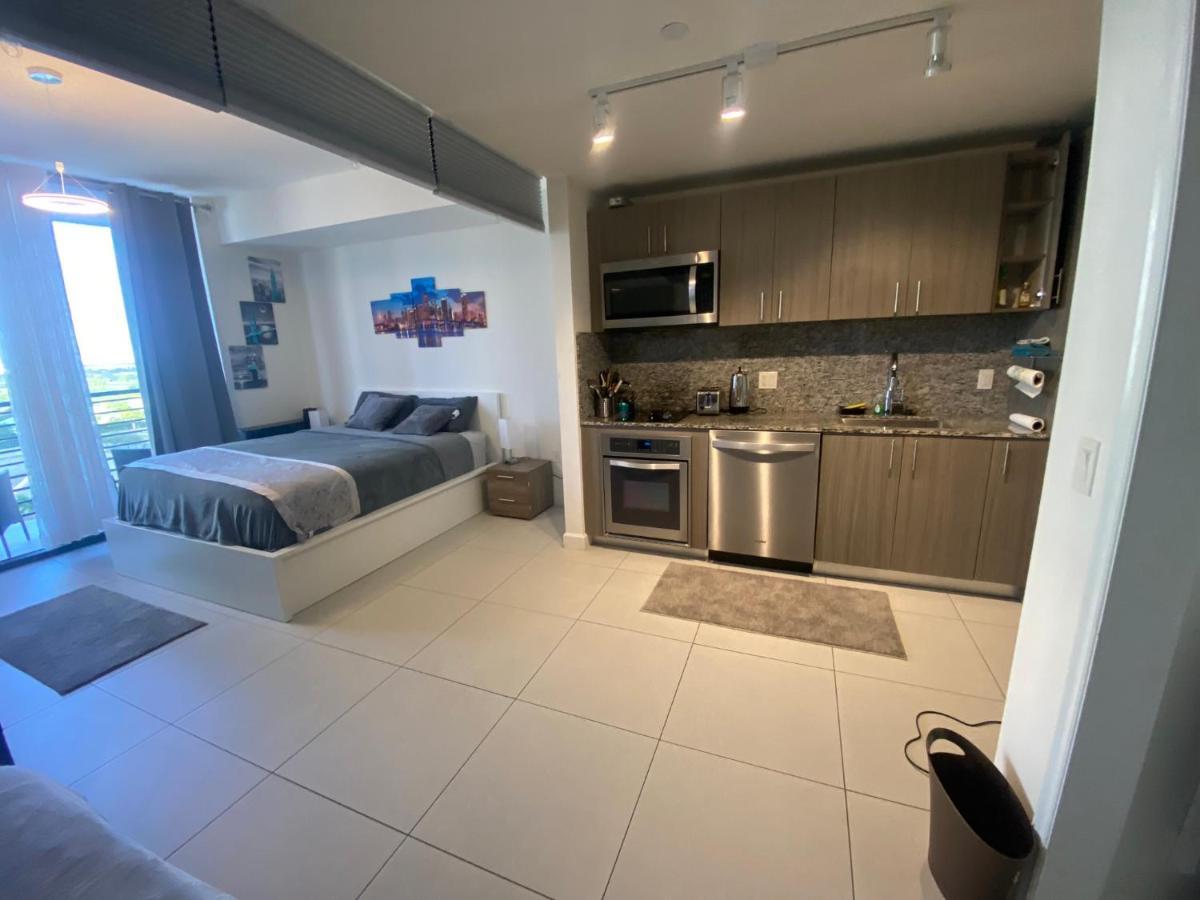 Apartment 5350 Park