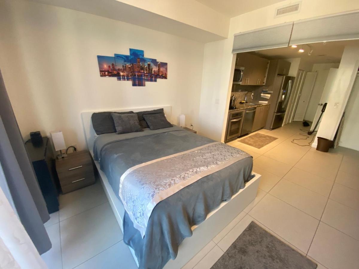 Apartment 5350 Park