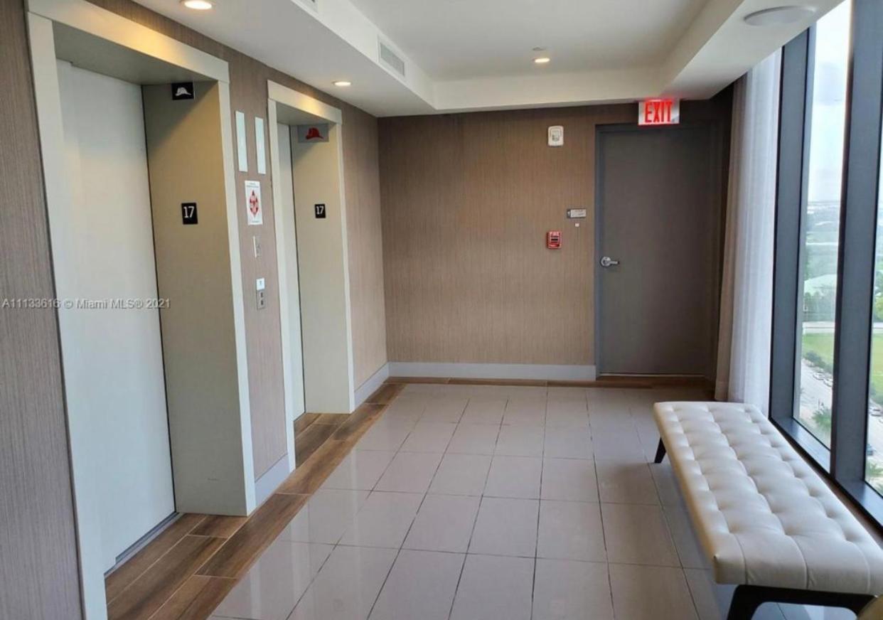 Apartment 5350 Park