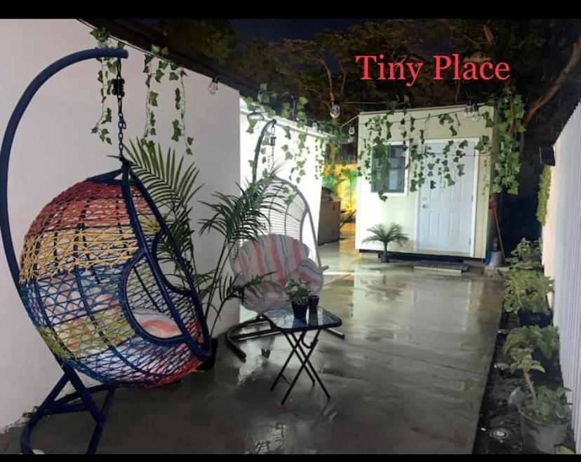 Tiny Place W Private Hot Jacuzzi 7 Min To International Airport Bed & Breakfast Miami