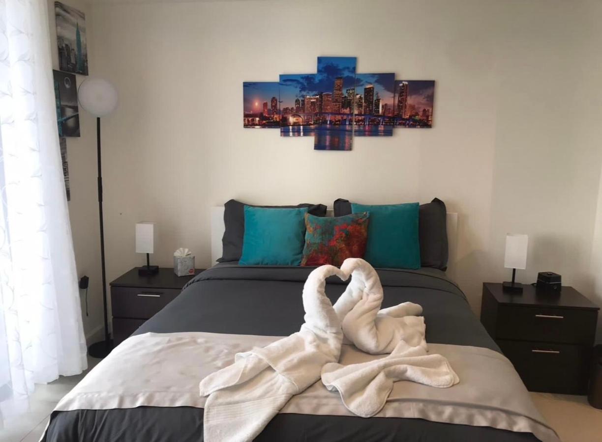 Apartment 5350 Park