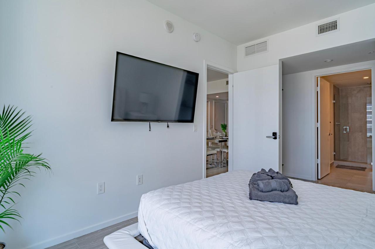 Luxurious 2-bed With Breathtaking Bay Views!! *