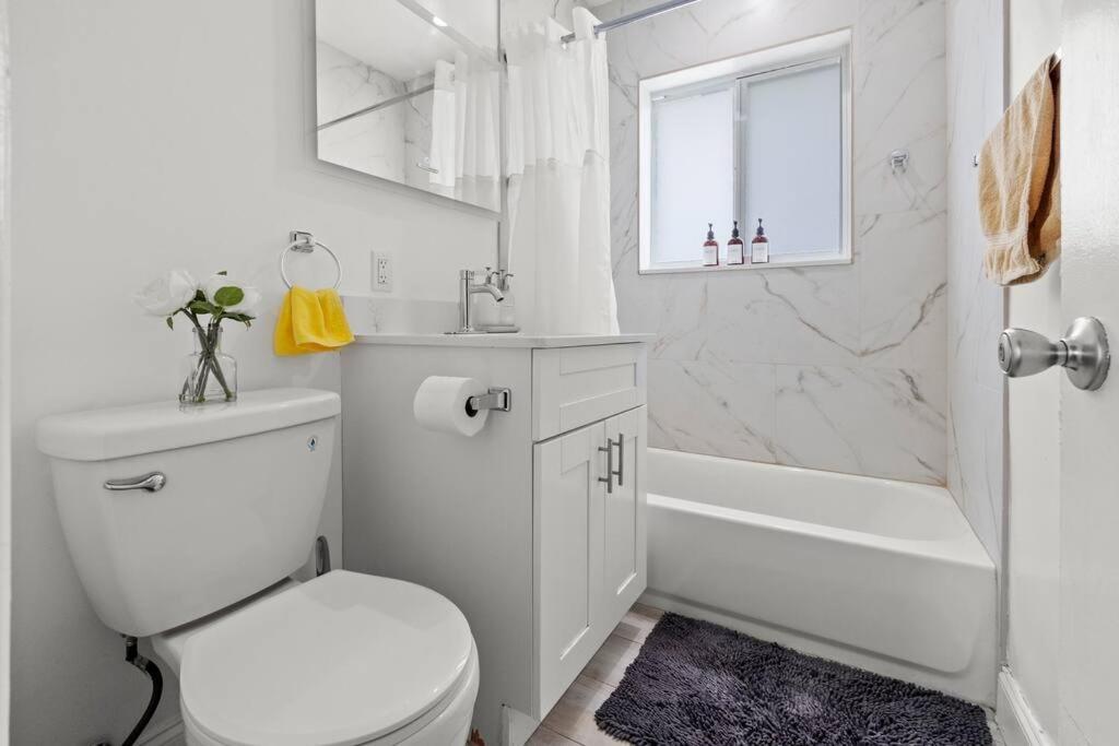 Comfy & Updated Centrally Located Minutes Away From Everything! * Miami
