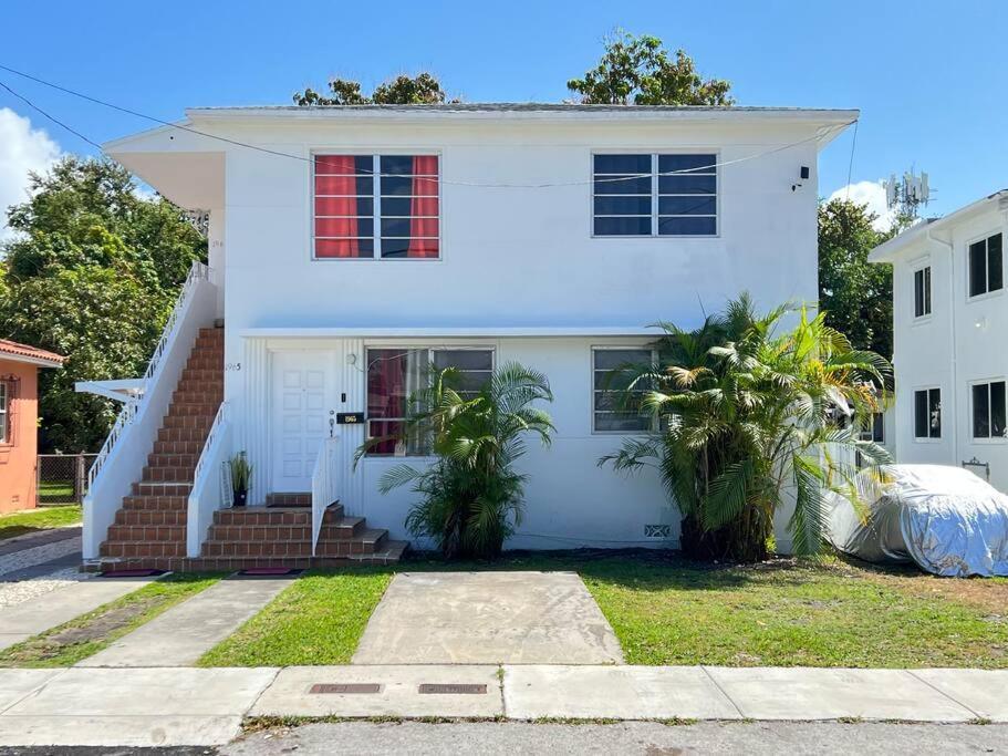 Comfy & Updated Centrally Located Minutes Away From Everything!