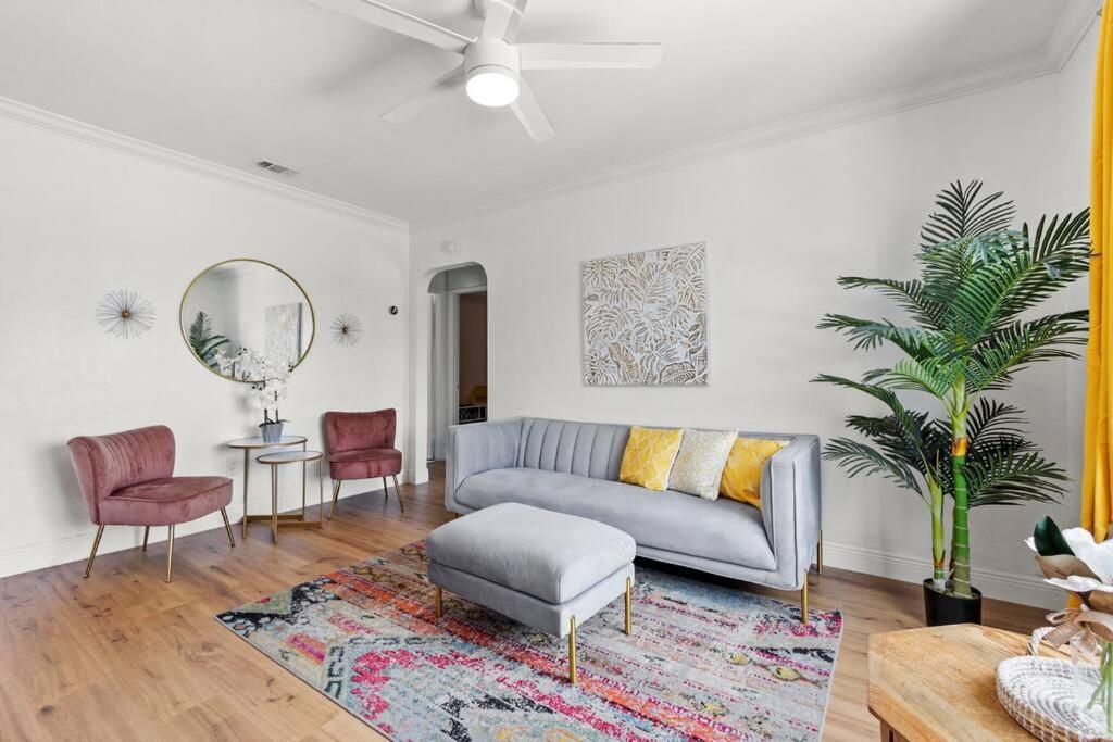 Comfy & Updated Centrally Located Minutes Away From Everything! Apartment Miami
