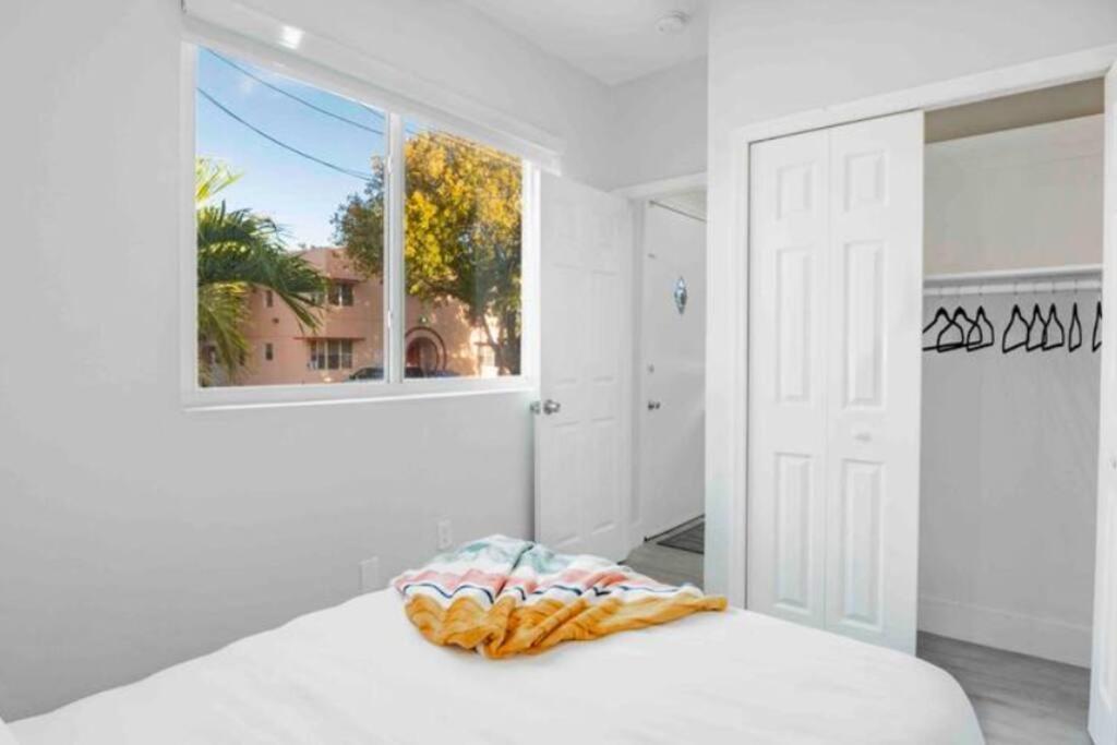 Hot Tub & King Bed - 8min From Airport, & Dt Apartment Miami