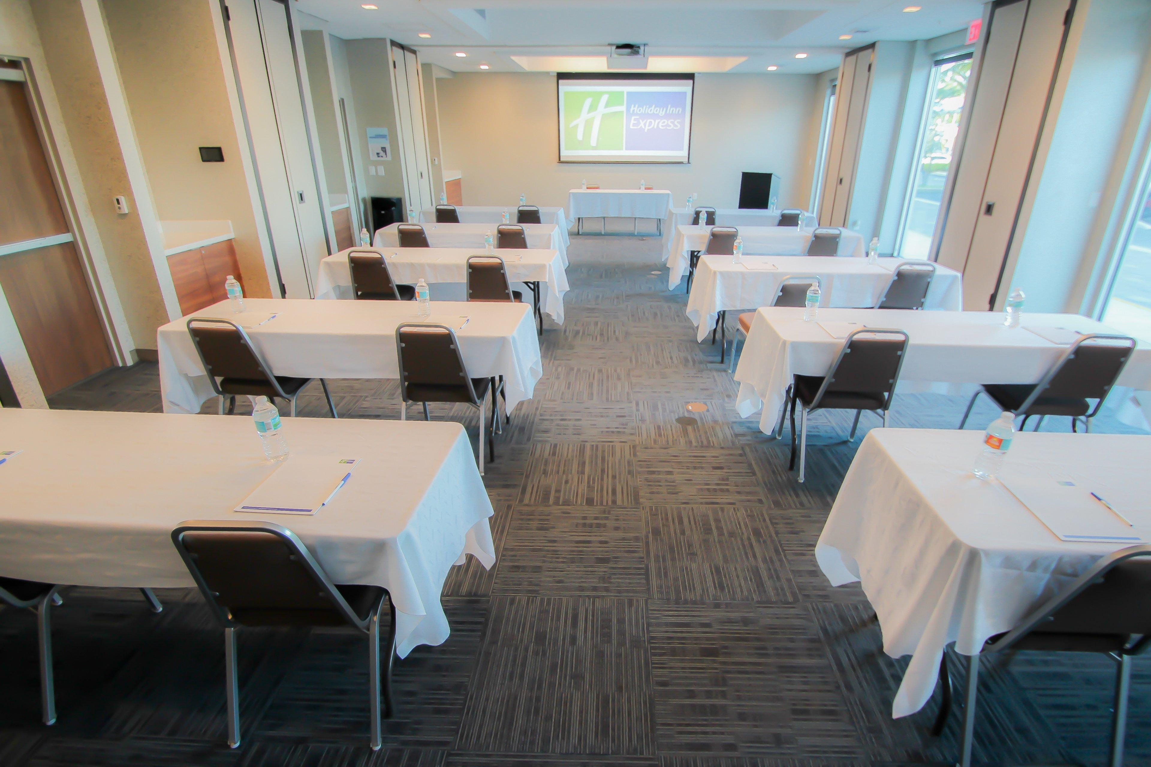Express & Miami Airport East By Ihg 3*