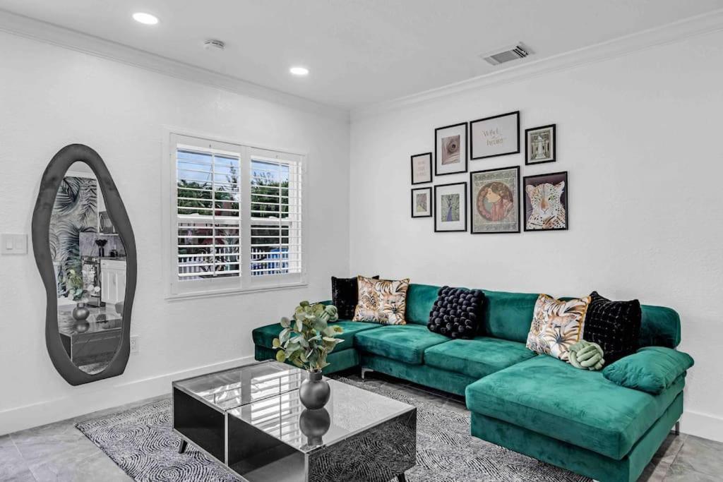 Luxury Home! Next To Airport And * Miami