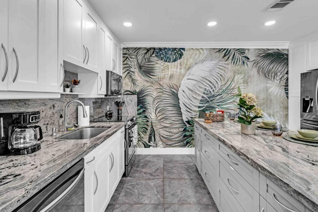 Apartment Luxury Home! Next To Airport And Miami