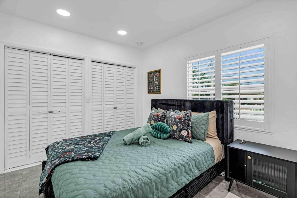 Luxury Home! Next To Airport And