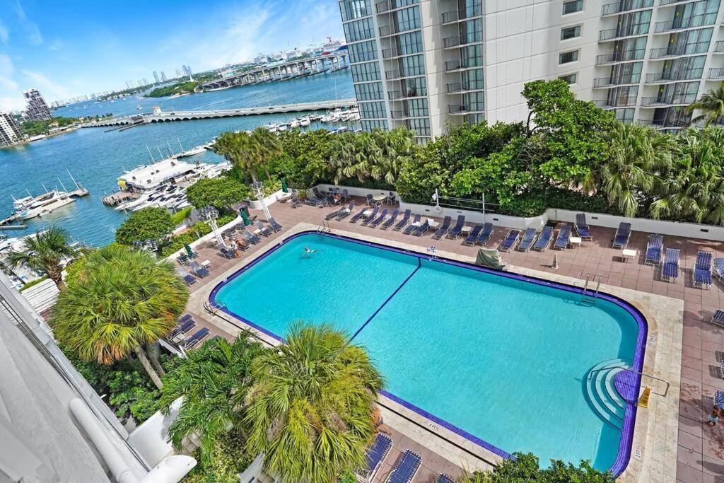 Life Is Gucci! Gorgeous Water Views Condo! Miami