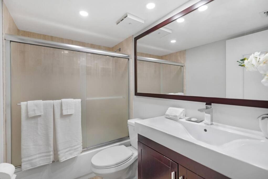Apartment Life Is Gucci! Gorgeous Water Views Condo! *