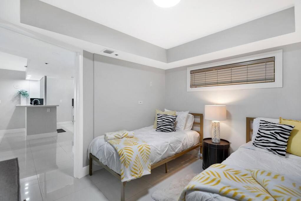 Life Is Gucci! Gorgeous Water Views Condo!