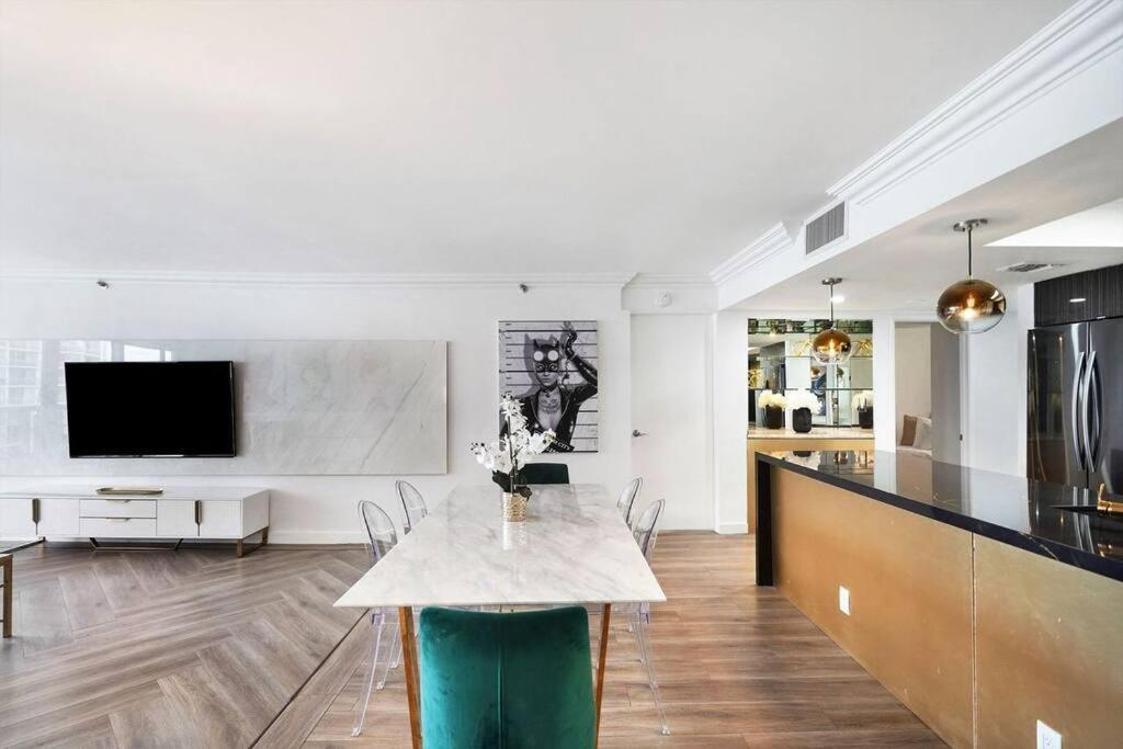 Apartment Magic City! Water And Park Views! Miami