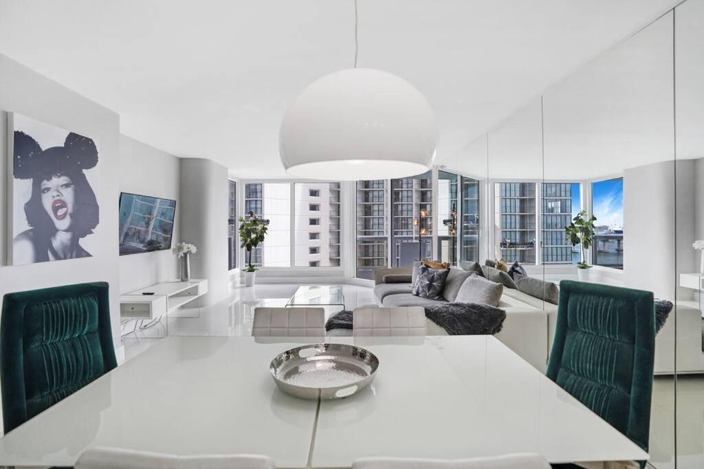 Life Is Gucci! Gorgeous Water Views Condo! * Miami